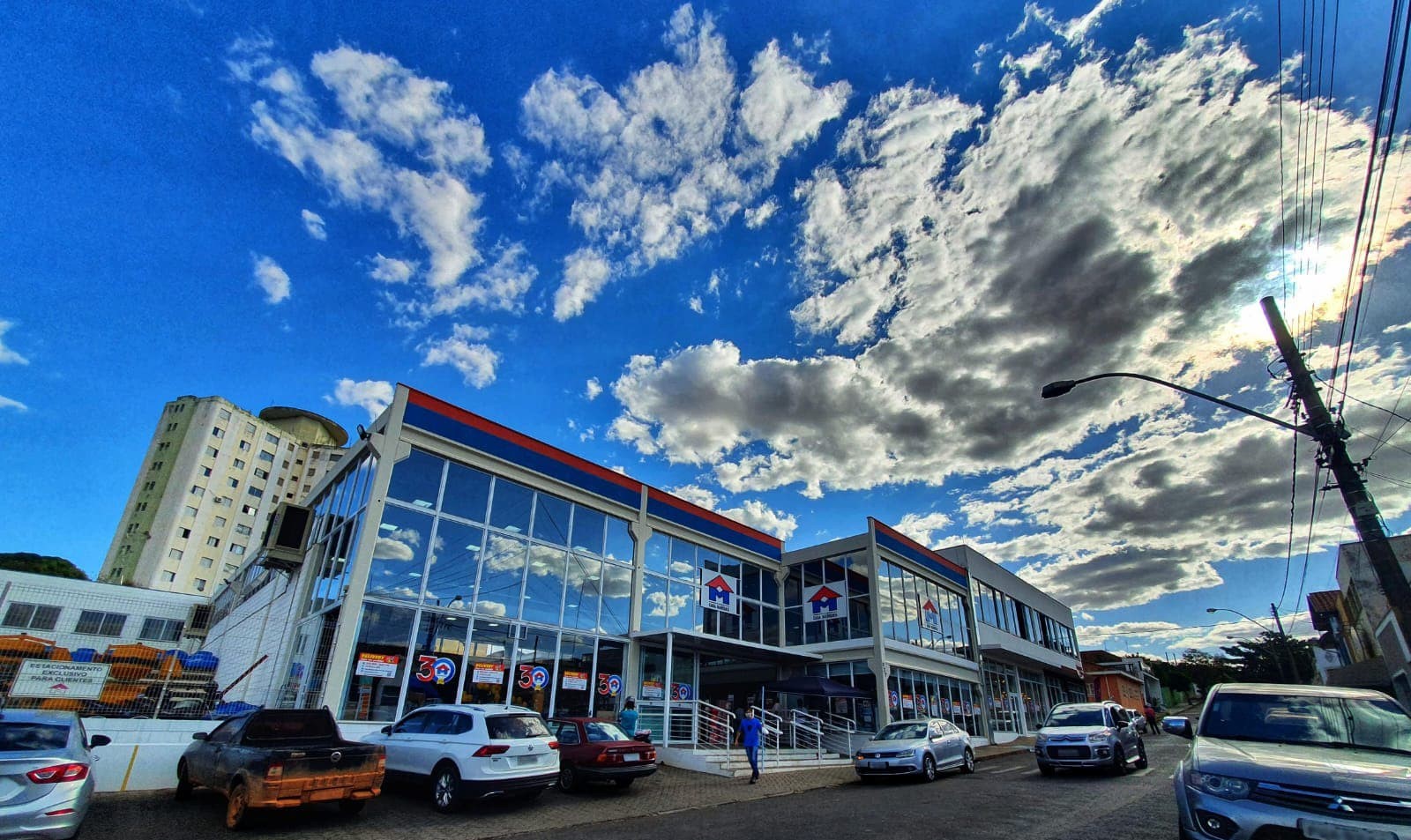 Fachada MP Tintas