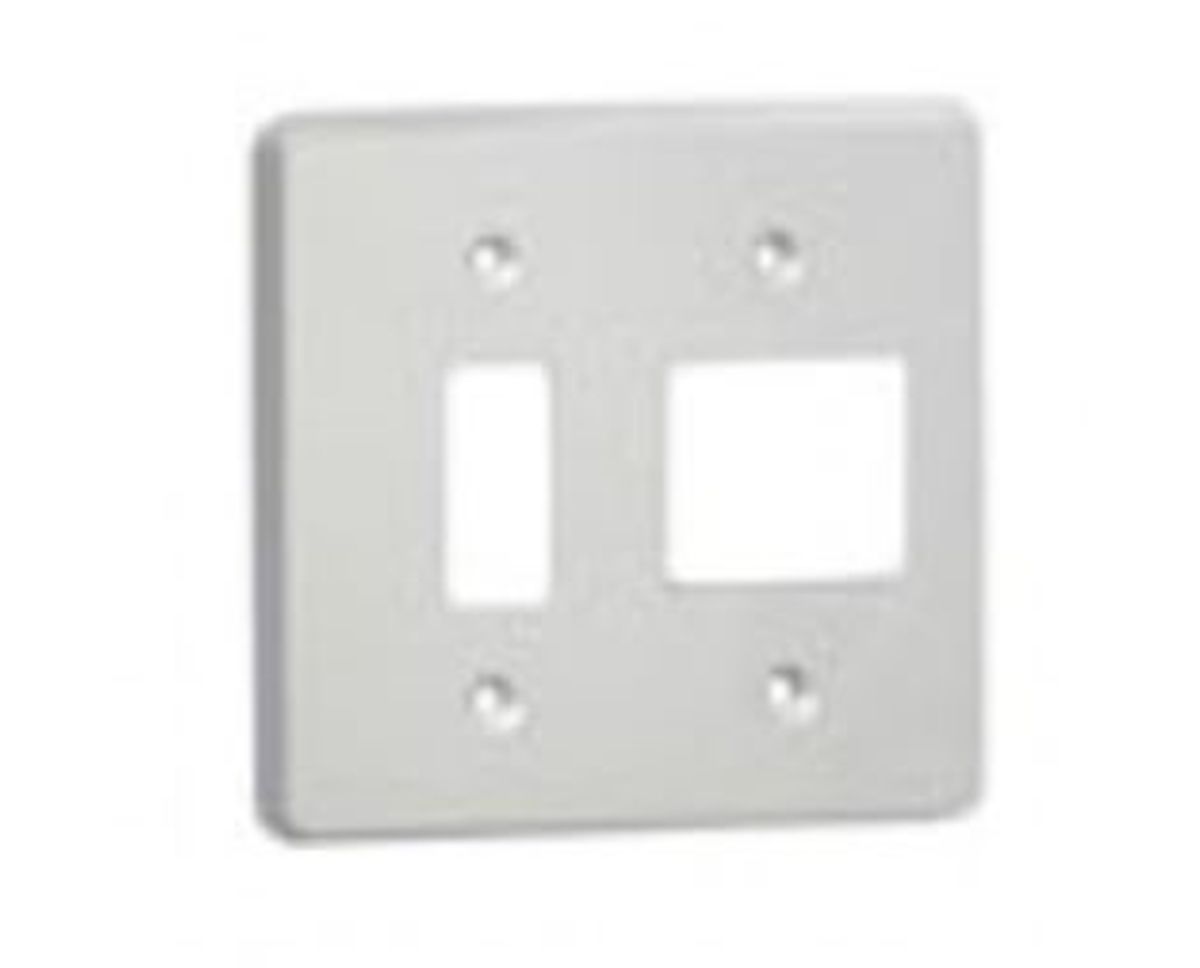 Imagem do produto Pial Legrand Placa 4x4 com 3 Postos Separados (1S+2S) para Caixa de Embutir Clássica Cinza