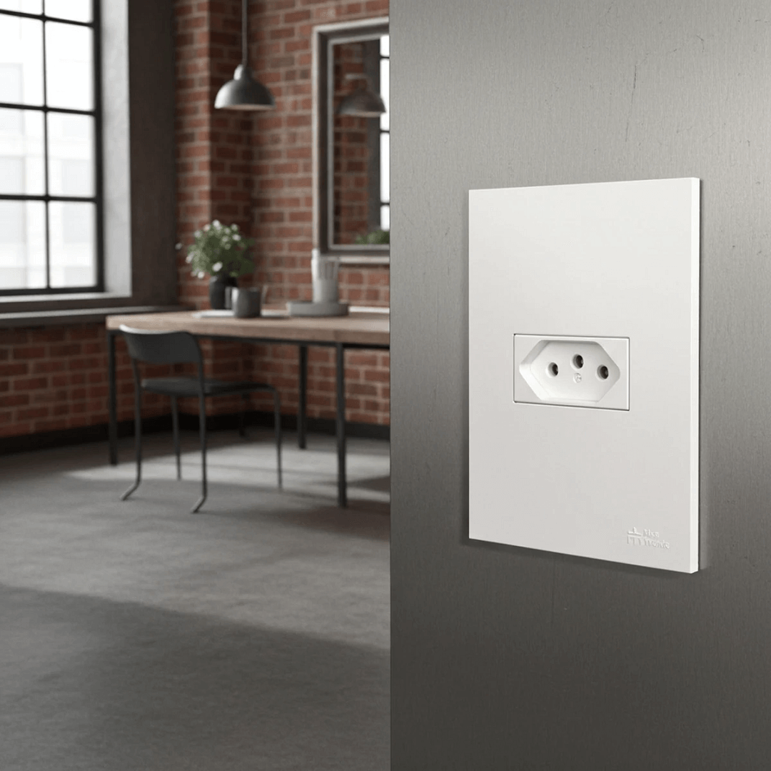 Imagem do produto Mec Tronic Conjunto com Placa 1S+ Tomada Horizontal 2P+T 10A Petra