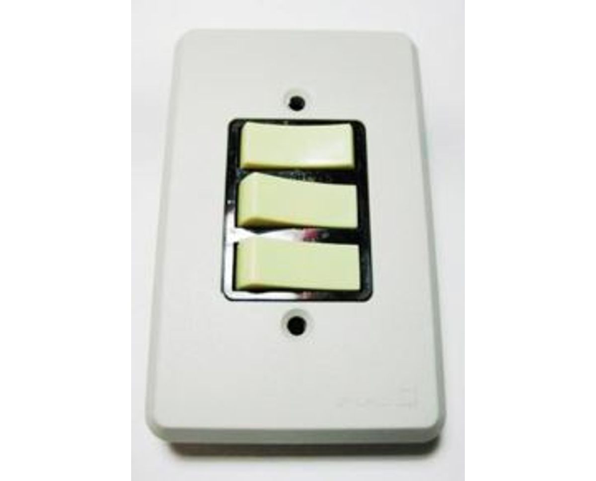Imagem do produto Pial Legrand Conjunto Completo 3 Interruptores Paralelos com Placa 4x2 Silentoque Cinza