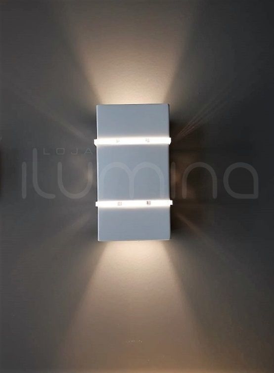 Imagem do produto Bady Arandela Branca Frisos Pequena em Alumínio 104